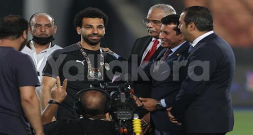 وزير الرياضة: كرمنا صلاح بـ"مستنسخ فرعوني".. ثمنه ليس 27 جنيها كما روج البعض